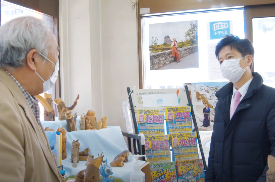 吉住はるおが街頭で行動している写真2